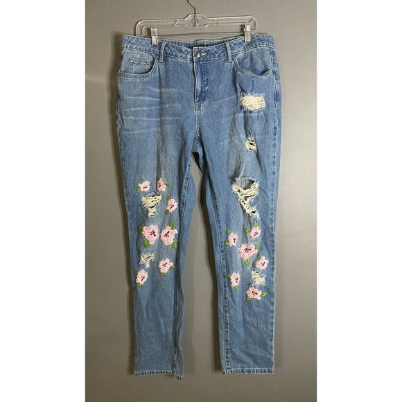 Venus Floral Embroidered Distressed Light Wash Jeans Size 14 - Picture 1 of 5